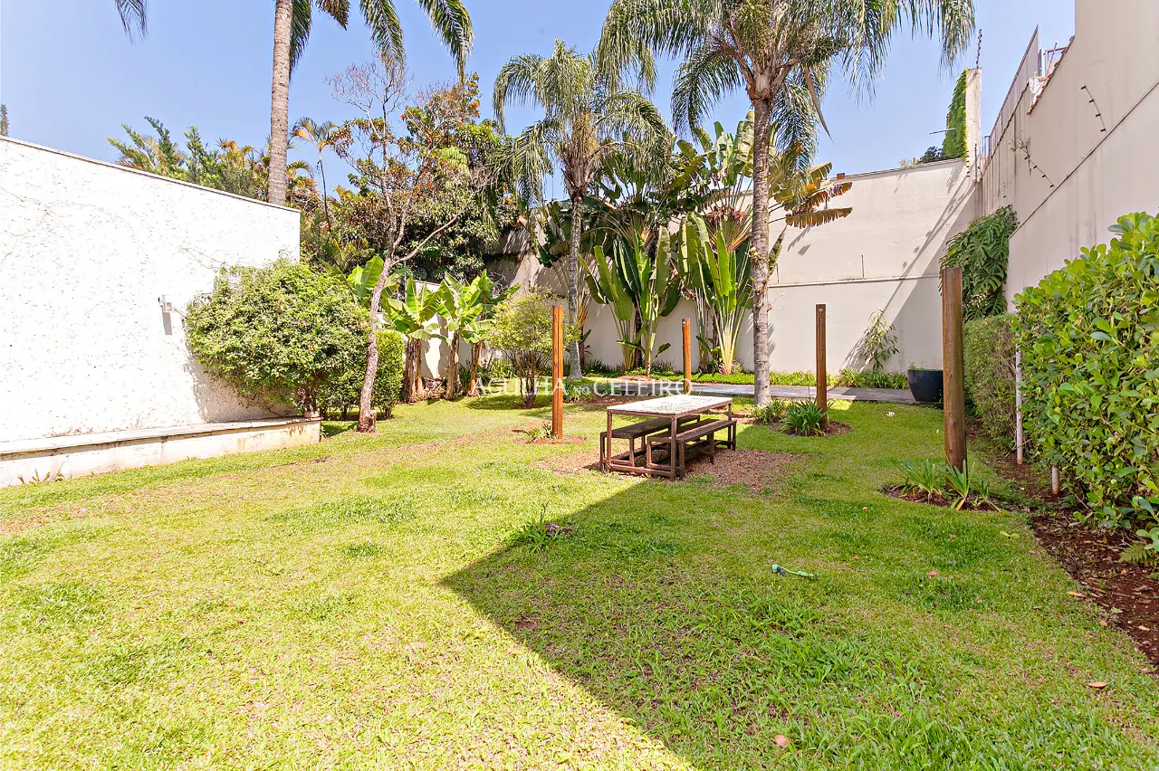 Casa com jardim à venda no Jardim Paulista. – 20571