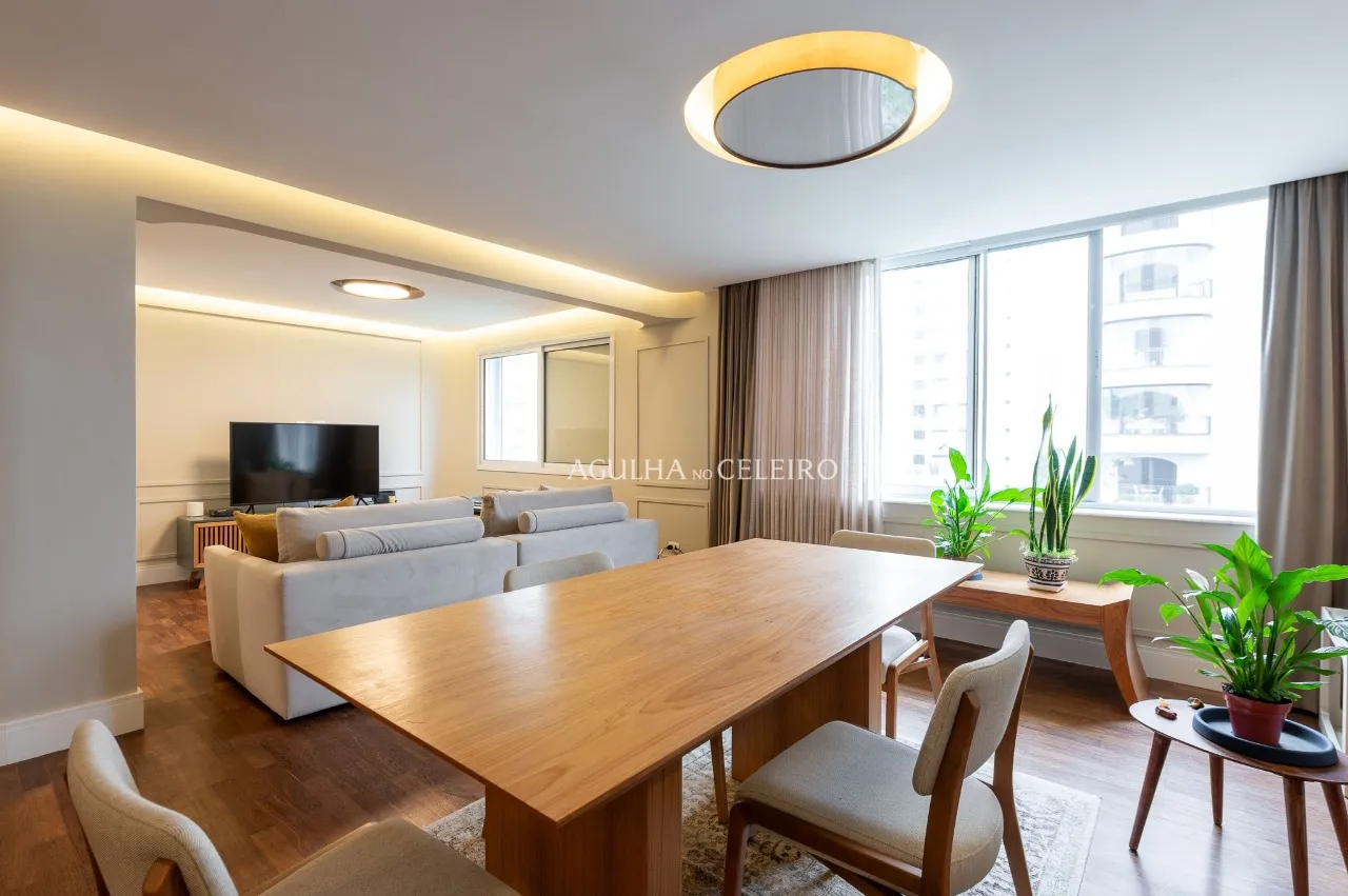 Apartamento à venda na Vila Nova Conceição, no ponto mais desejado do bairro. – 20637