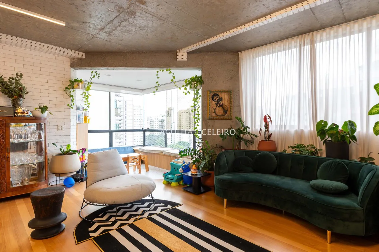 Apartamento com reforma diferenciada em Moema – 20740