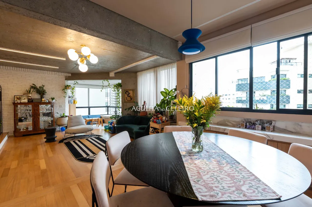 Apartamento com reforma diferenciada em Moema – 20740