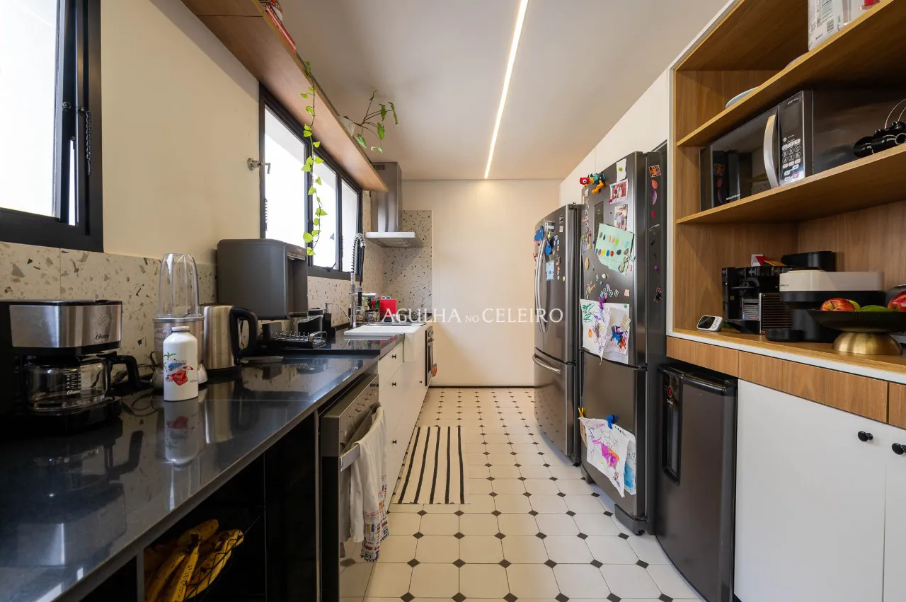 Apartamento com reforma diferenciada em Moema – 20740