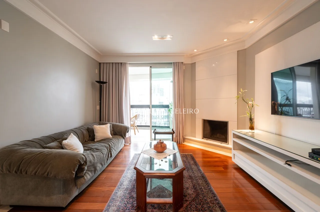 Charmoso apartamento neoclássico no Campo Belo – 20839