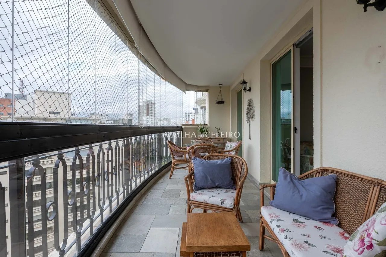 Charmoso apartamento neoclássico no Campo Belo – 20839