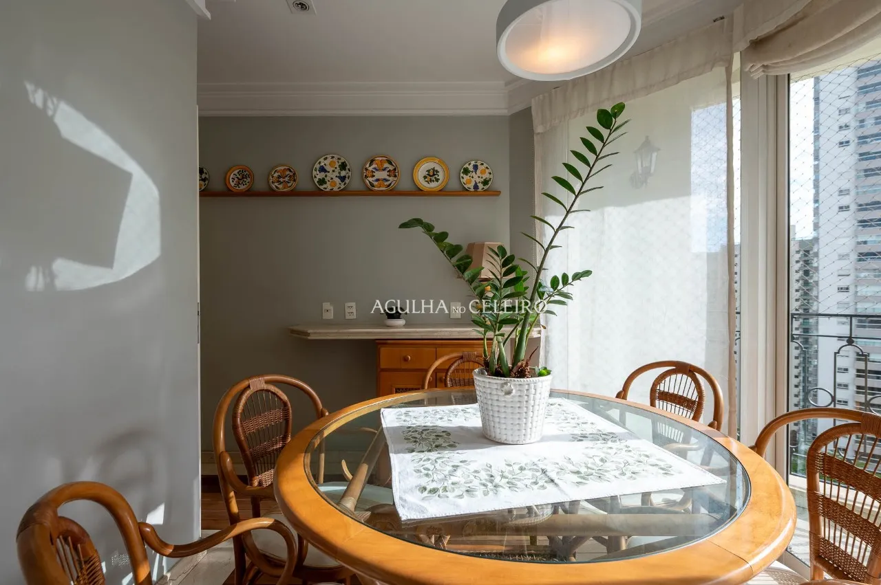 Charmoso apartamento neoclássico no Campo Belo – 20839