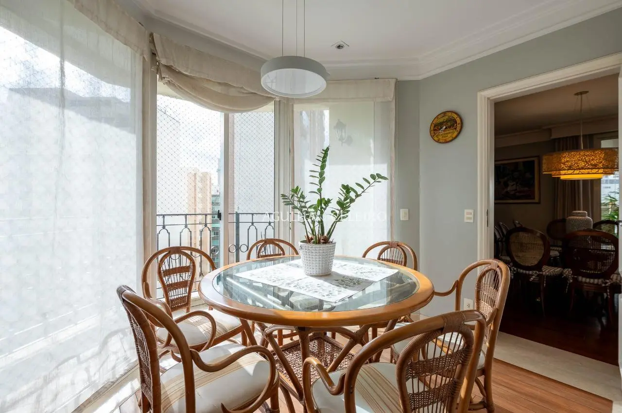 Charmoso apartamento neoclássico no Campo Belo – 20839