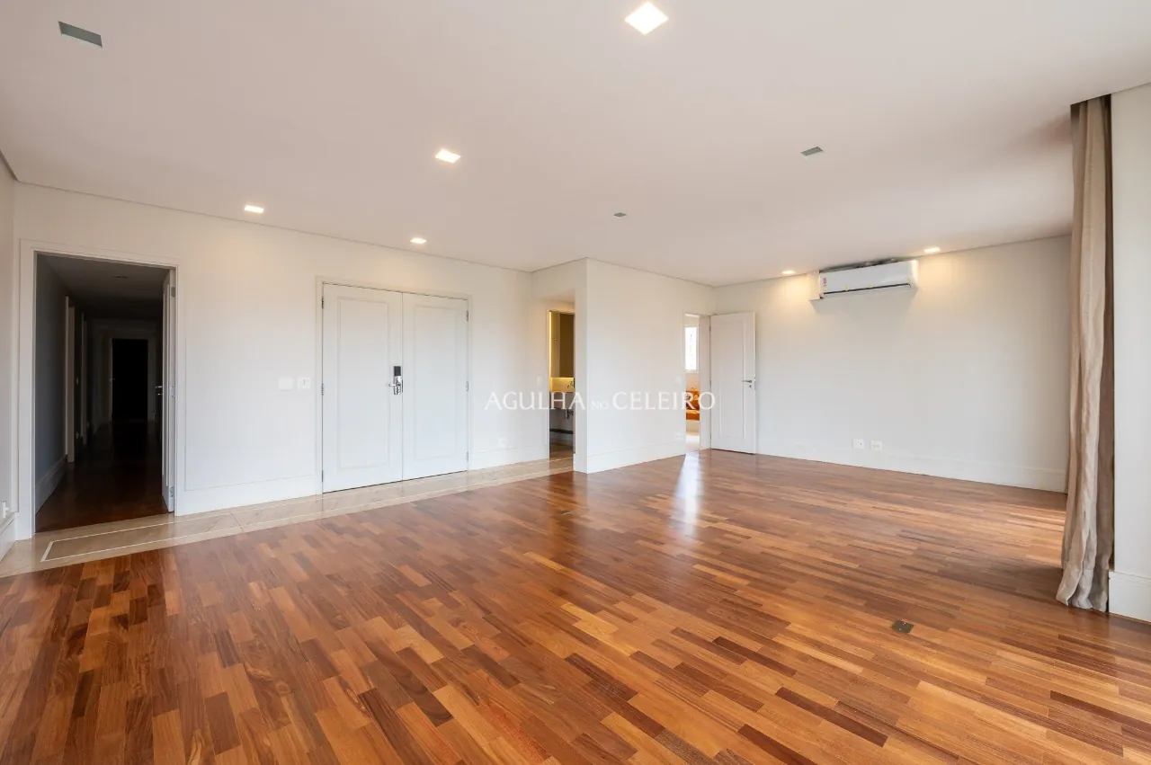 Apartamento na melhior localização de Moema – 20880