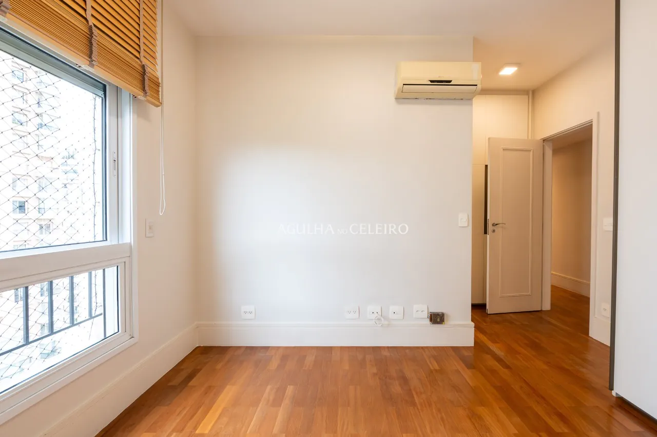 Apartamento na melhior localização de Moema – 20880