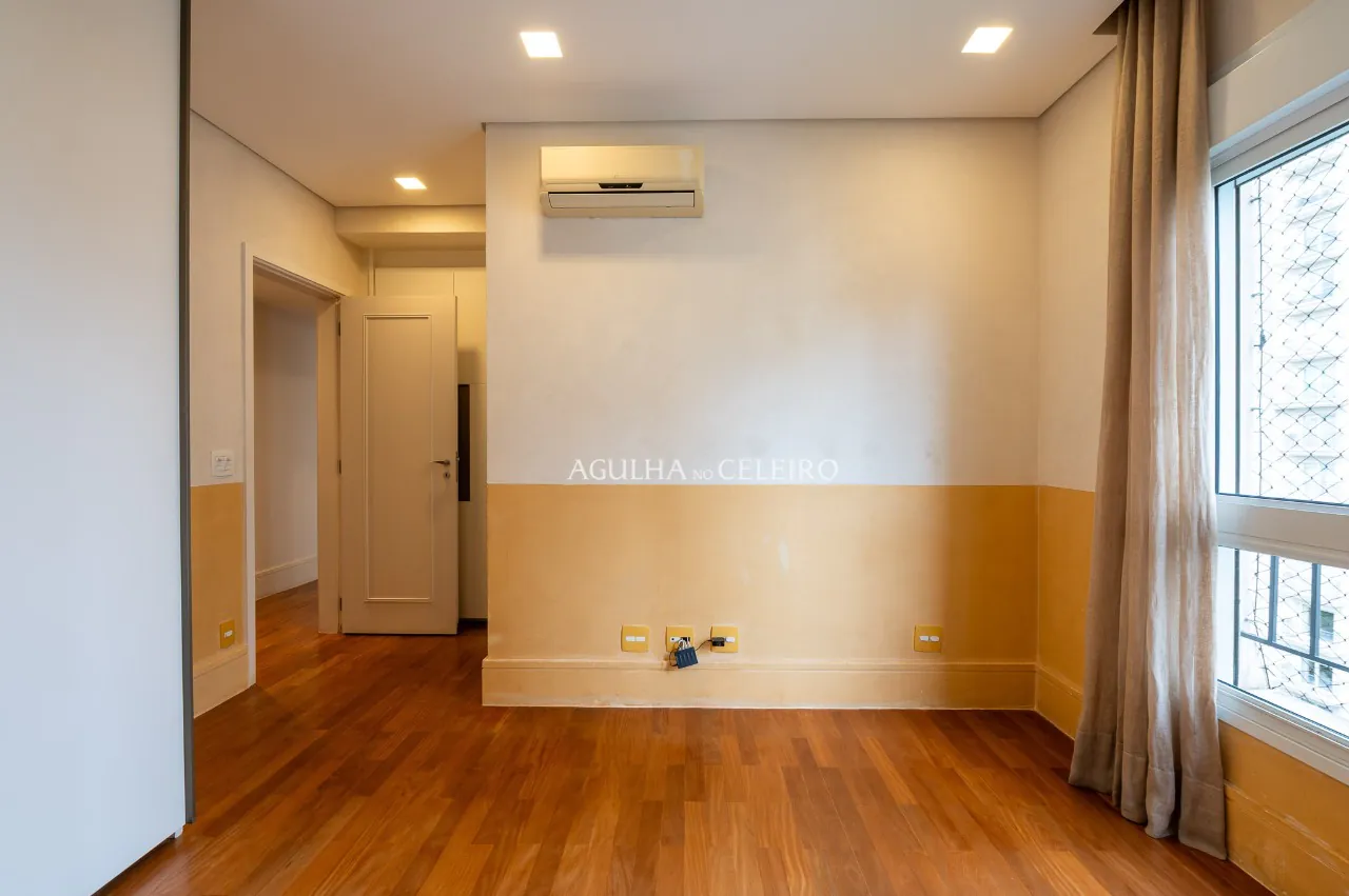 Apartamento na melhior localização de Moema – 20880