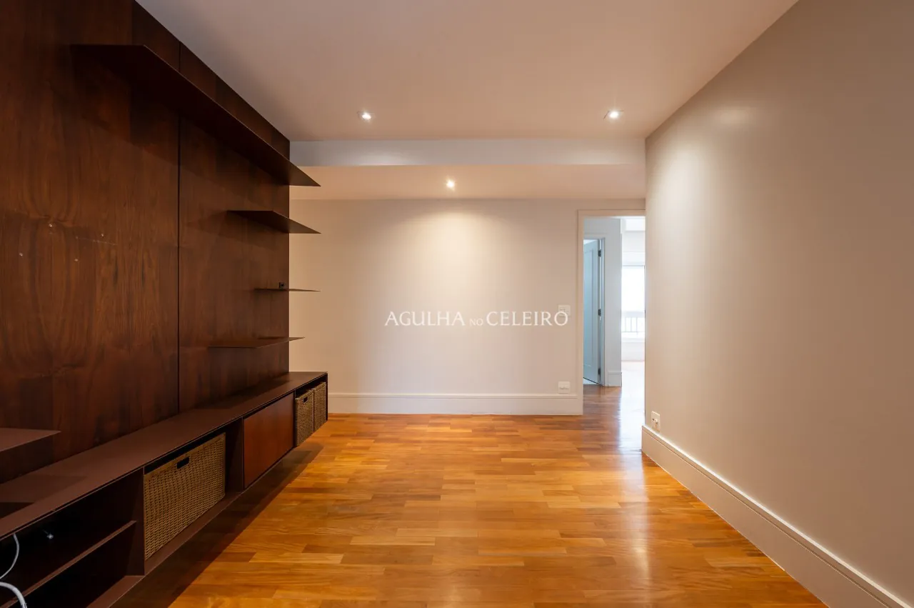 Apartamento na melhior localização de Moema – 20880