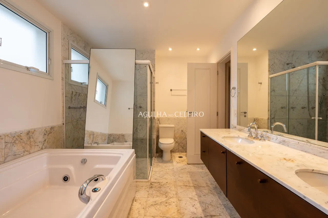 Apartamento na melhior localização de Moema – 20880