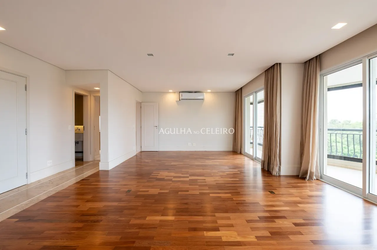 Apartamento na melhior localização de Moema – 20880