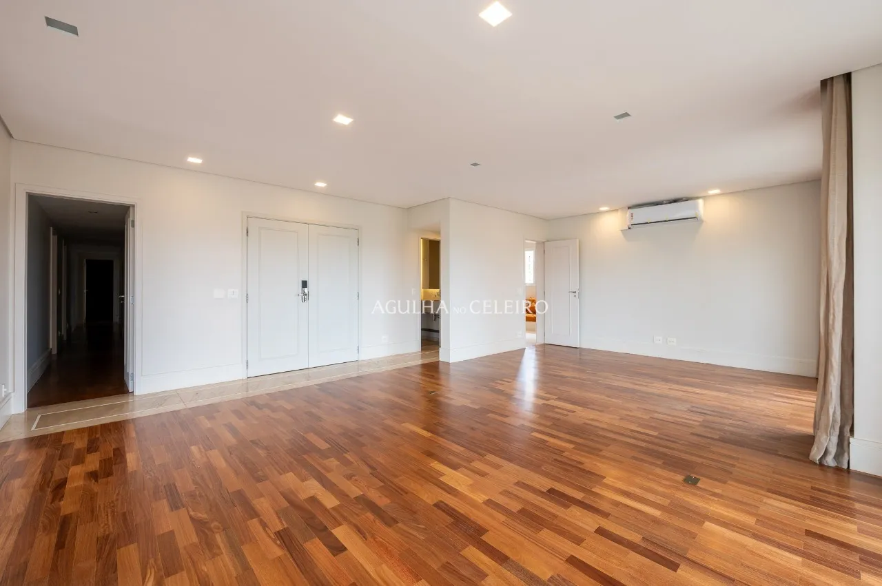 Apartamento na melhior localização de Moema – 20880