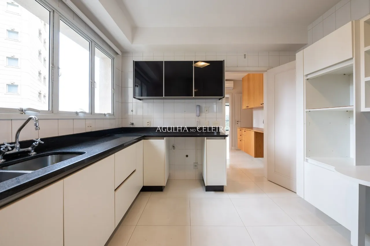 Apartamento na melhior localização de Moema – 20880