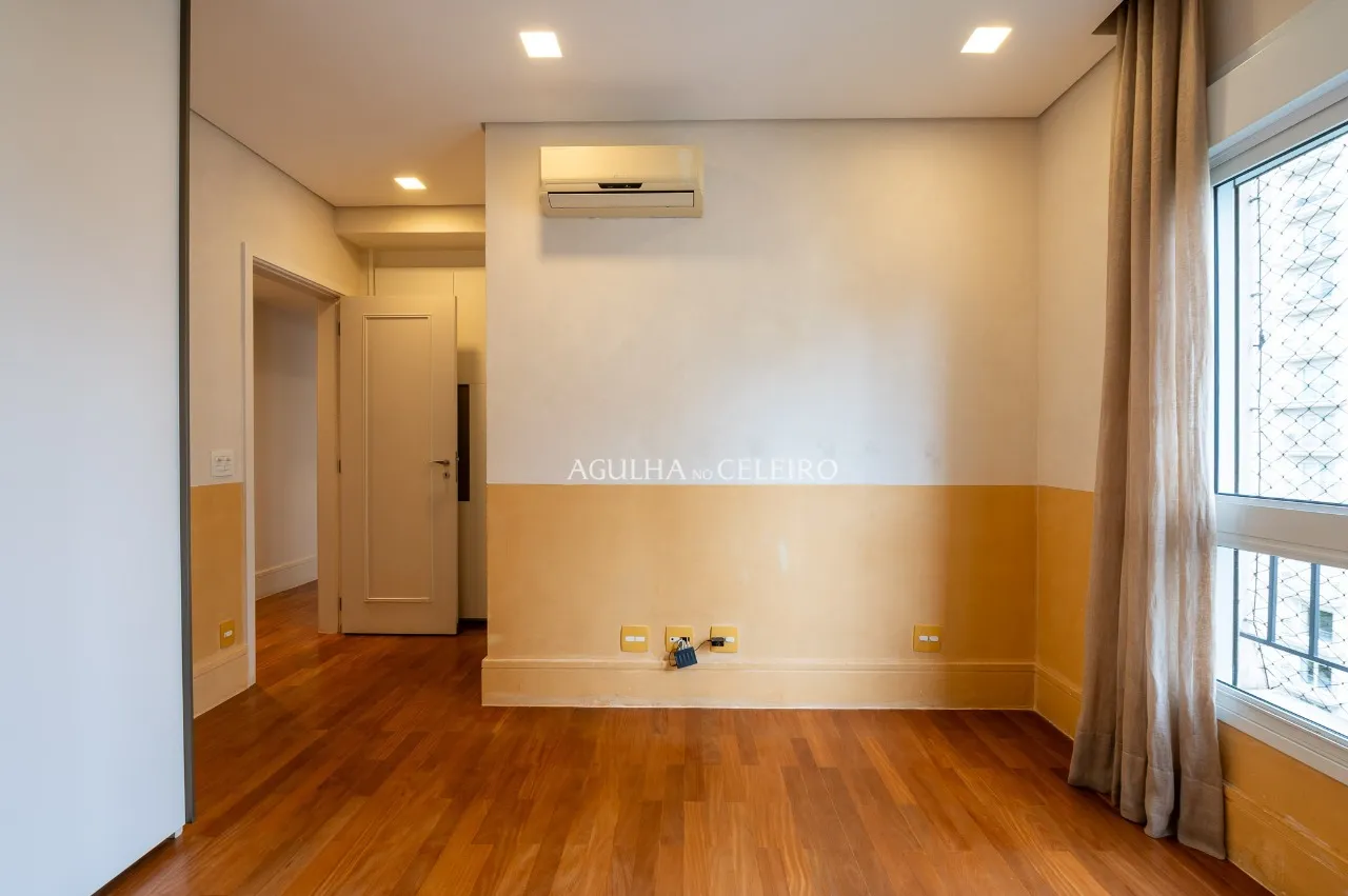 Apartamento na melhior localização de Moema – 20880