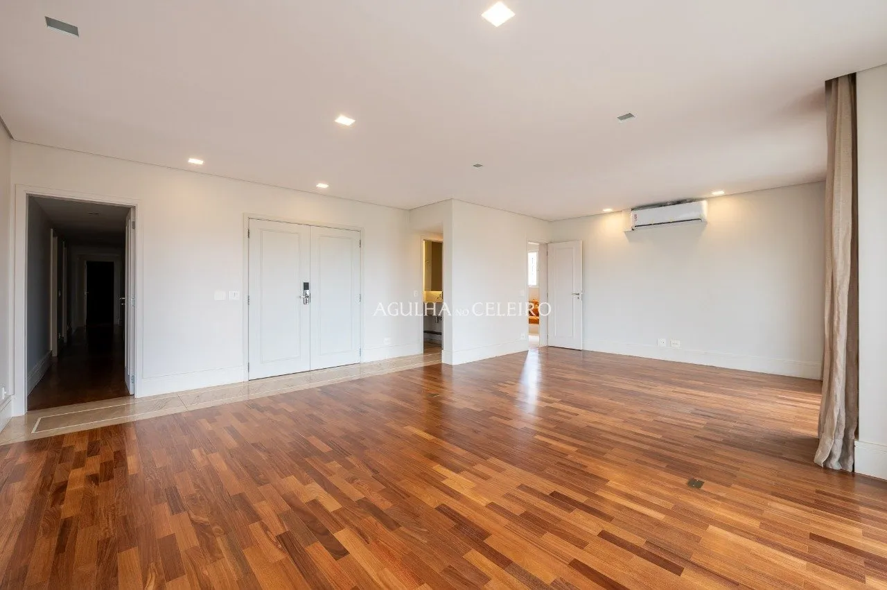 Apartamento na melhior localização de Moema – 20880