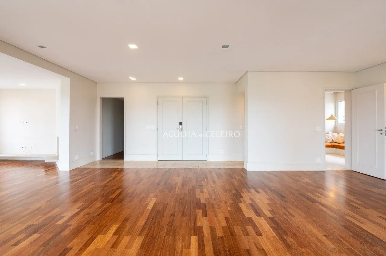 Apartamento na melhior localização de Moema – 20880