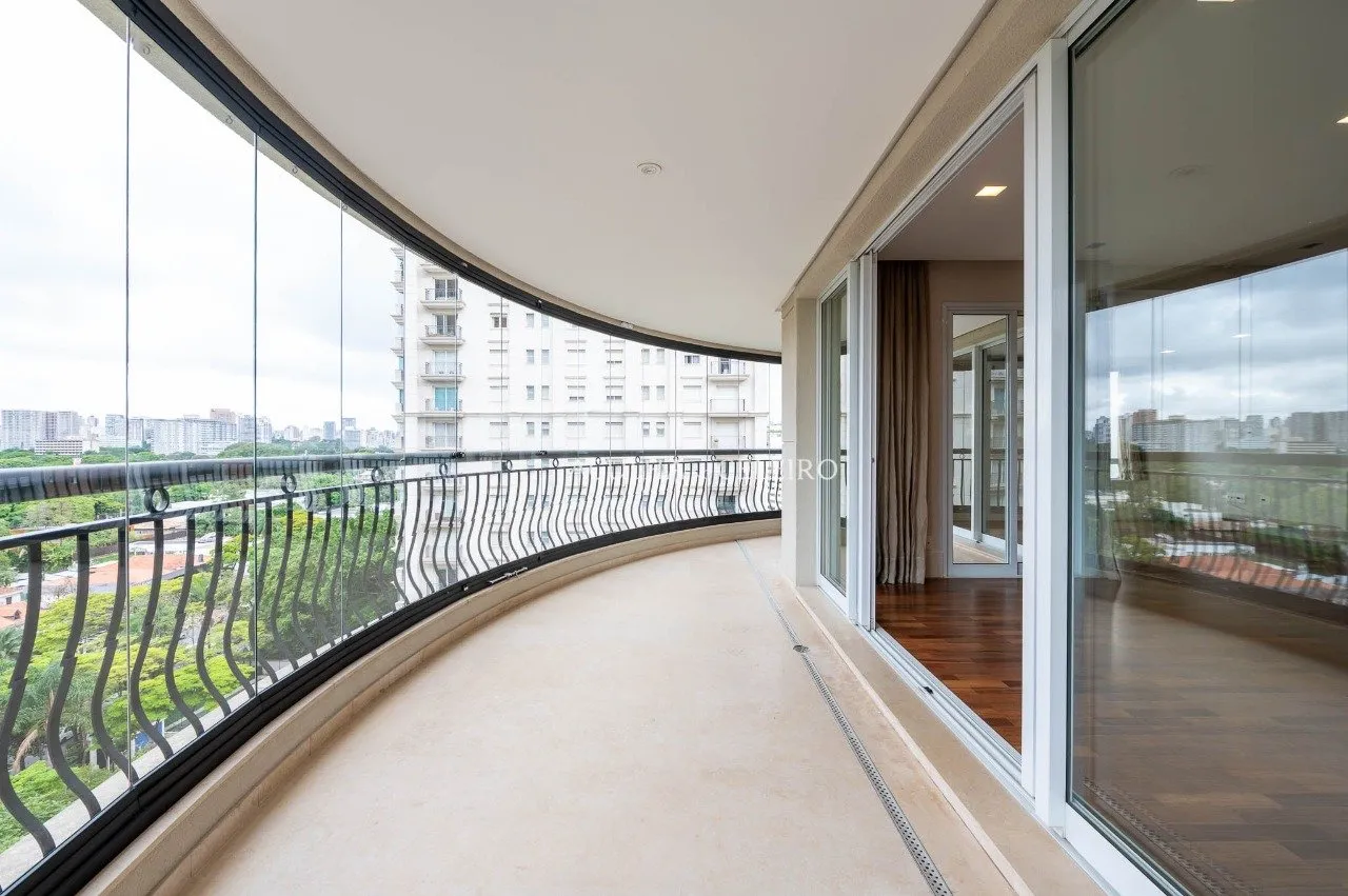 Apartamento na melhior localização de Moema – 20880