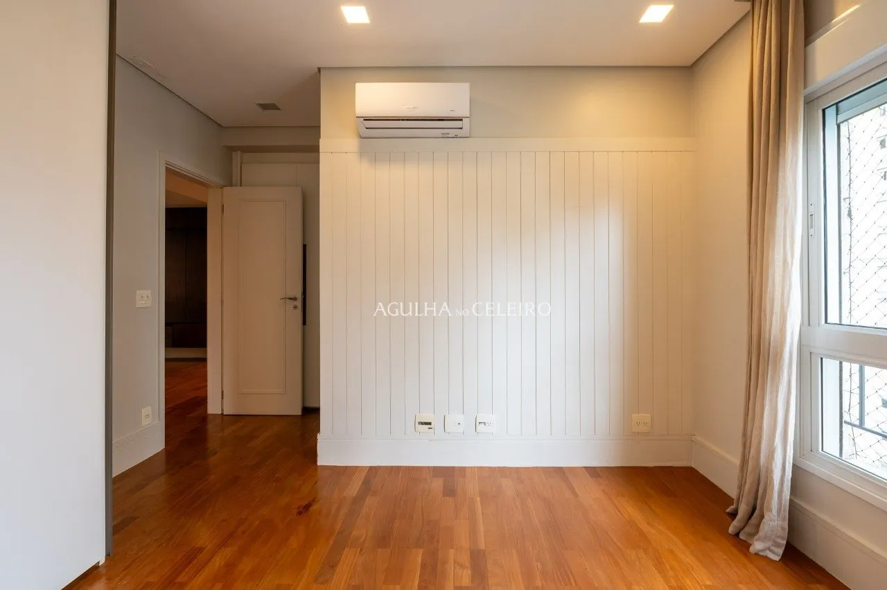 Apartamento na melhior localização de Moema – 20880