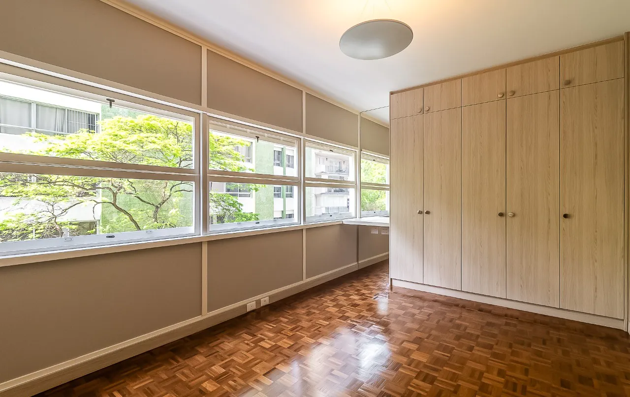 Apartamento amplo com planta excepcional, pé direito alto e muita luz natural, no Jardim América – 20901