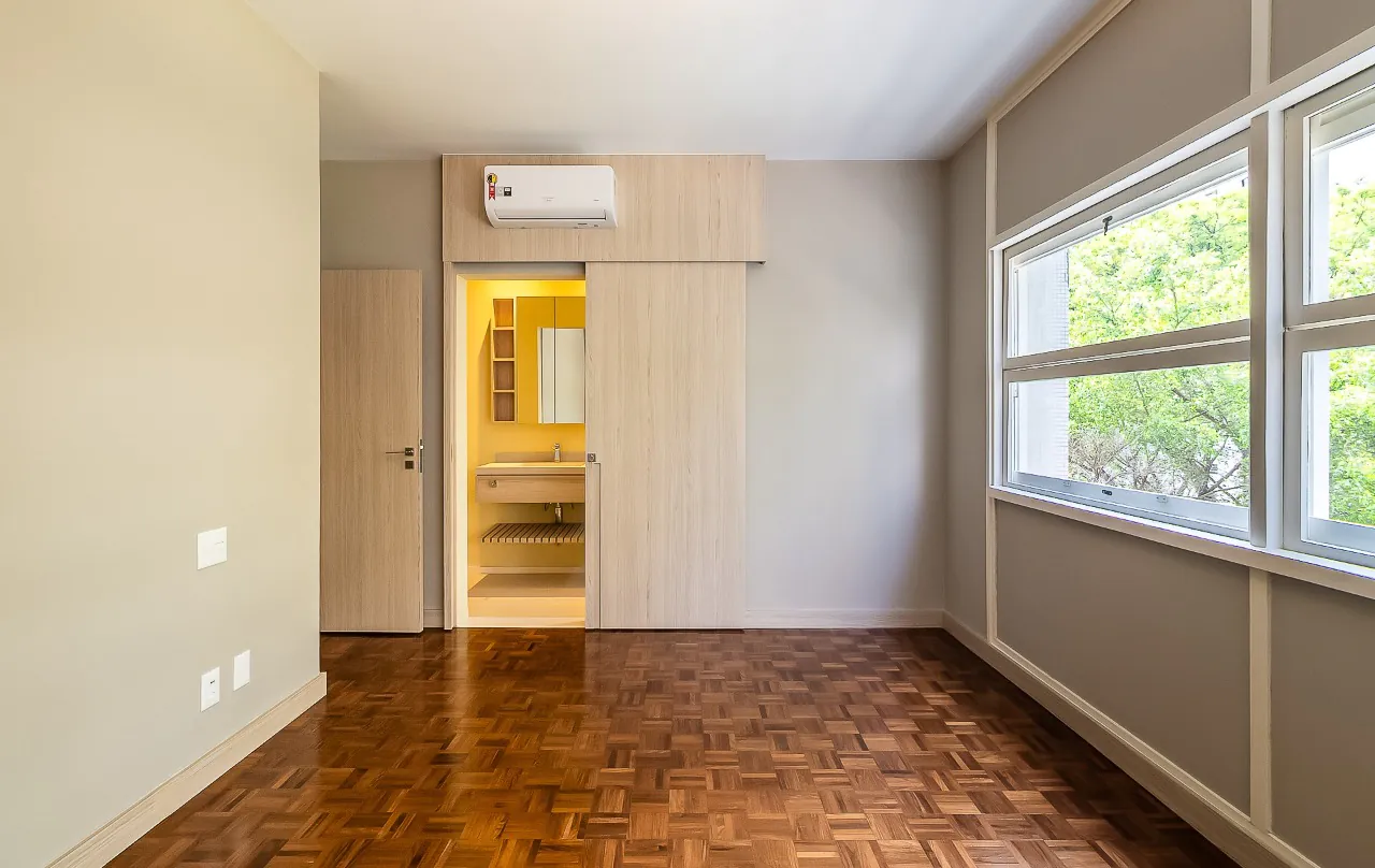 Apartamento amplo com planta excepcional, pé direito alto e muita luz natural, no Jardim América – 20901