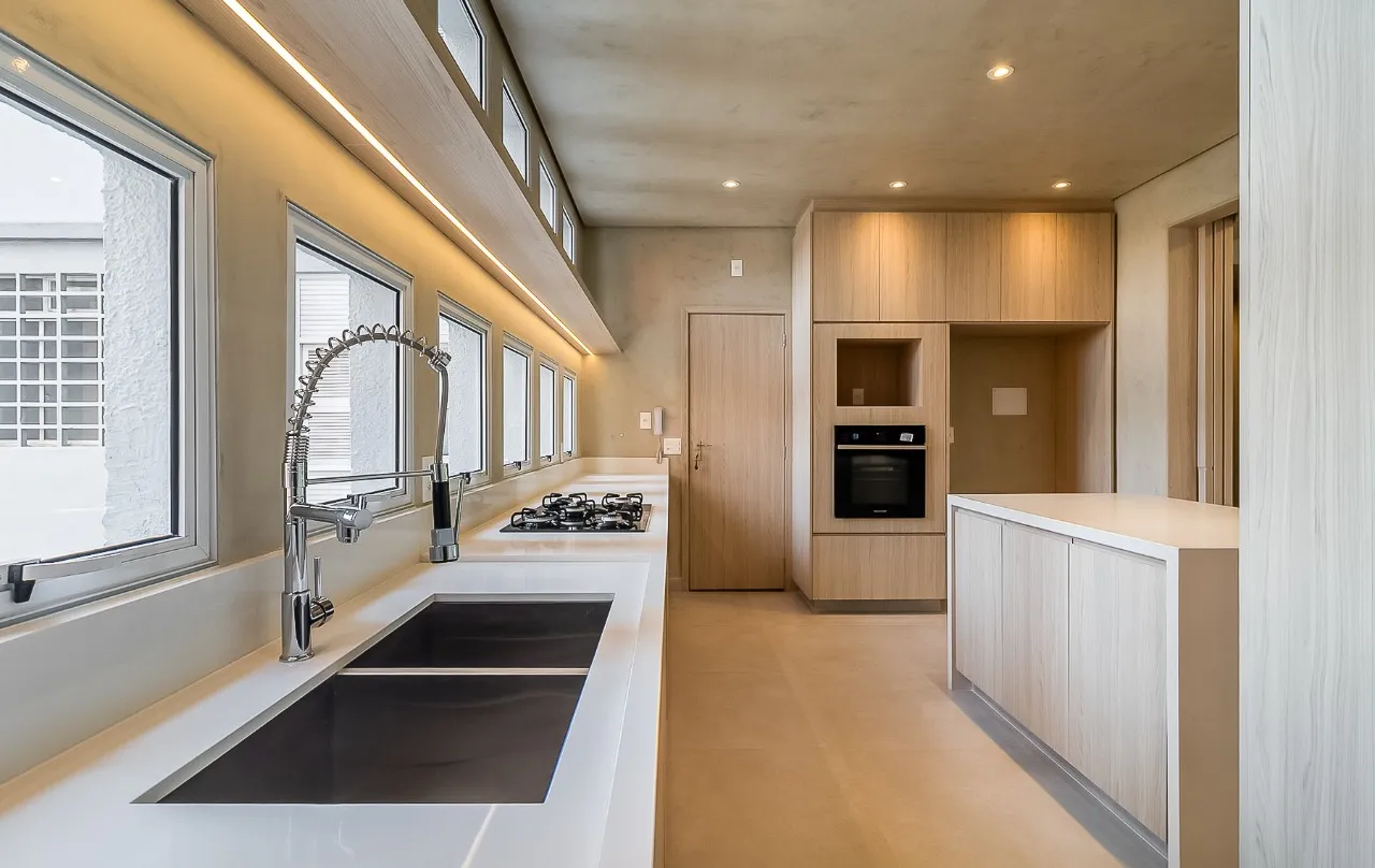 Apartamento amplo com planta excepcional, pé direito alto e muita luz natural, no Jardim América – 20901