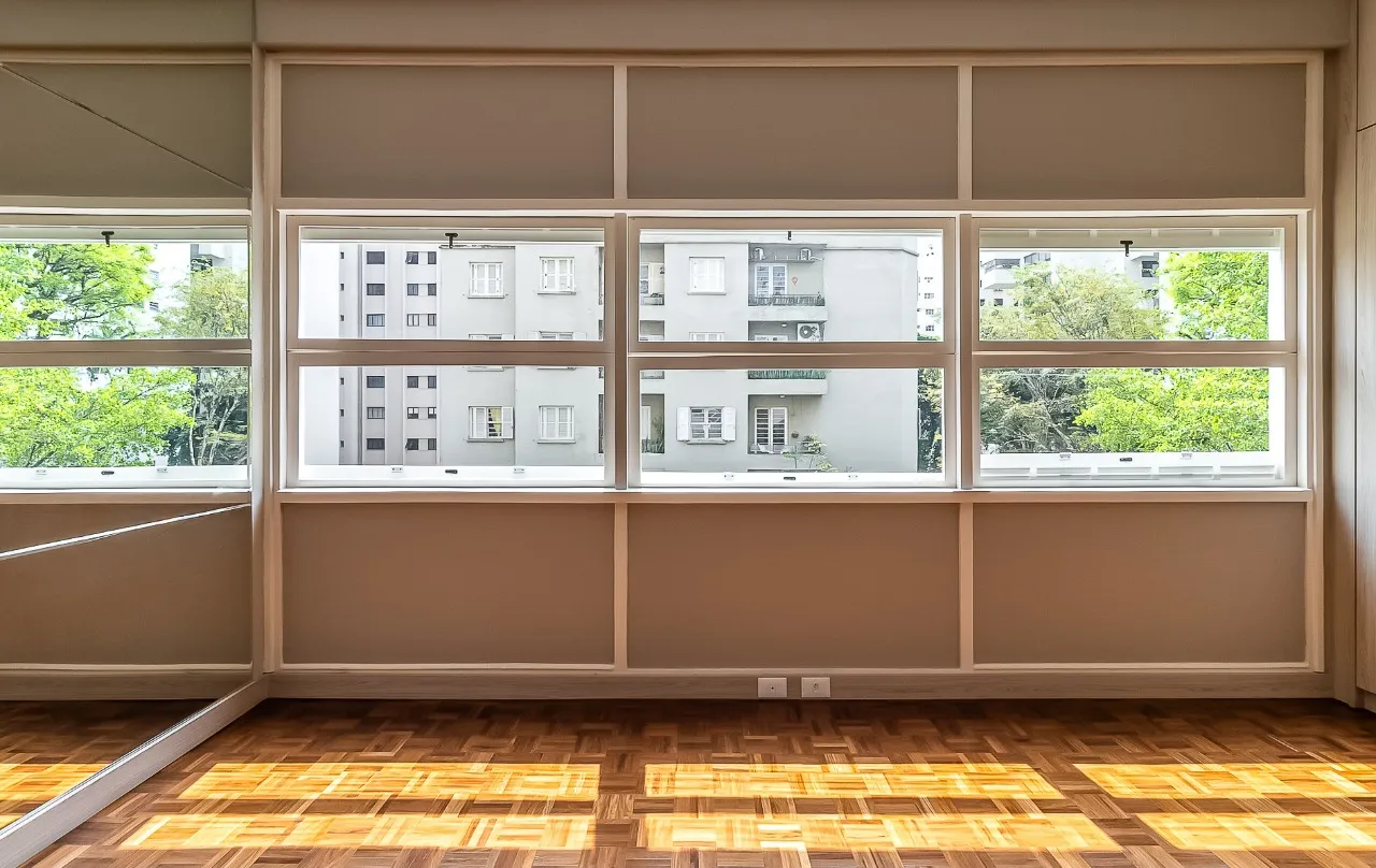 Apartamento amplo com planta excepcional, pé direito alto e muita luz natural, no Jardim América – 20901