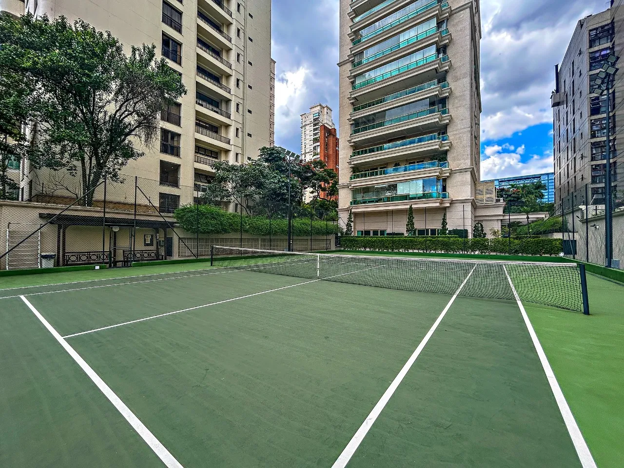 Apartamento com vista permanente para o Parque do Povo – 20926