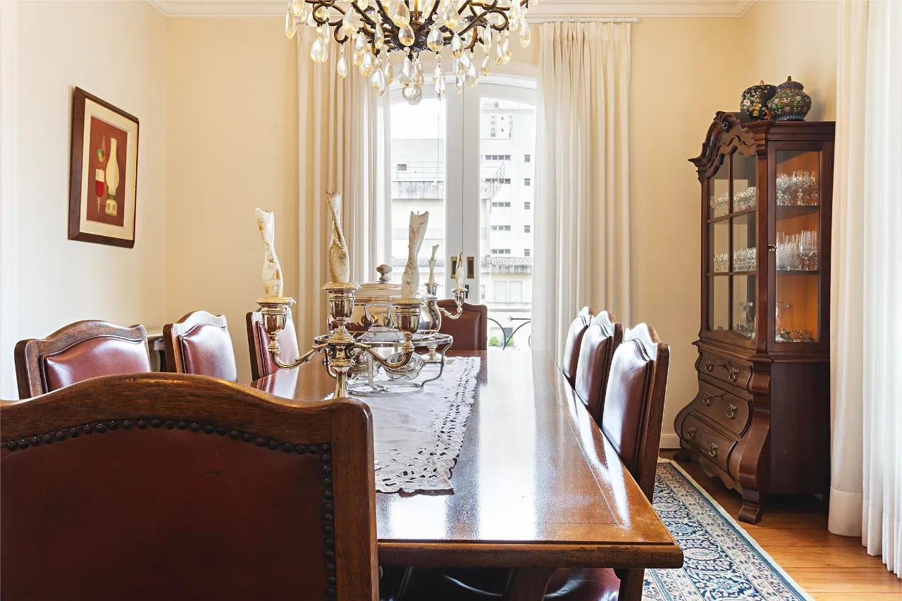 Clássico apartamento Lindenberg com port-cochère e jardins franceses – 20928