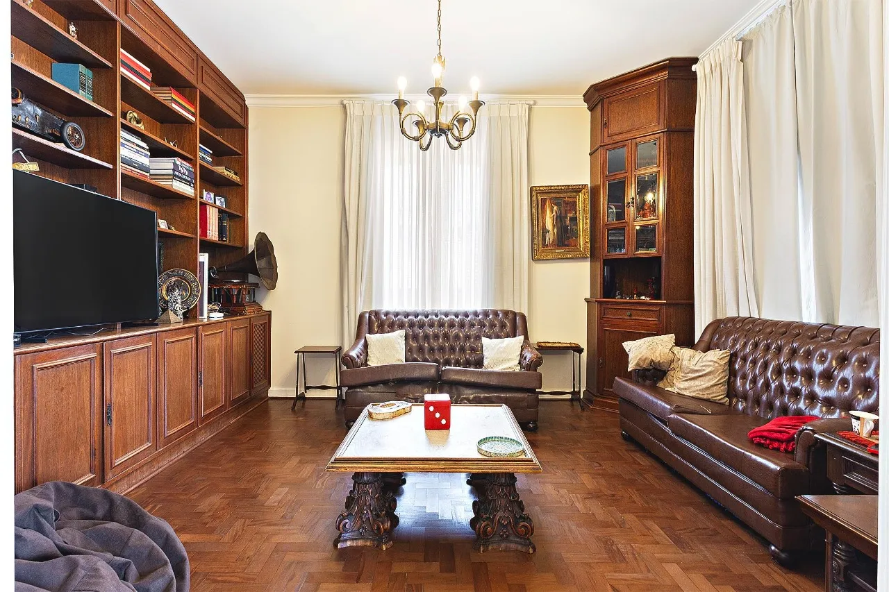 Clássico apartamento Lindenberg com port-cochère e jardins franceses – 20928