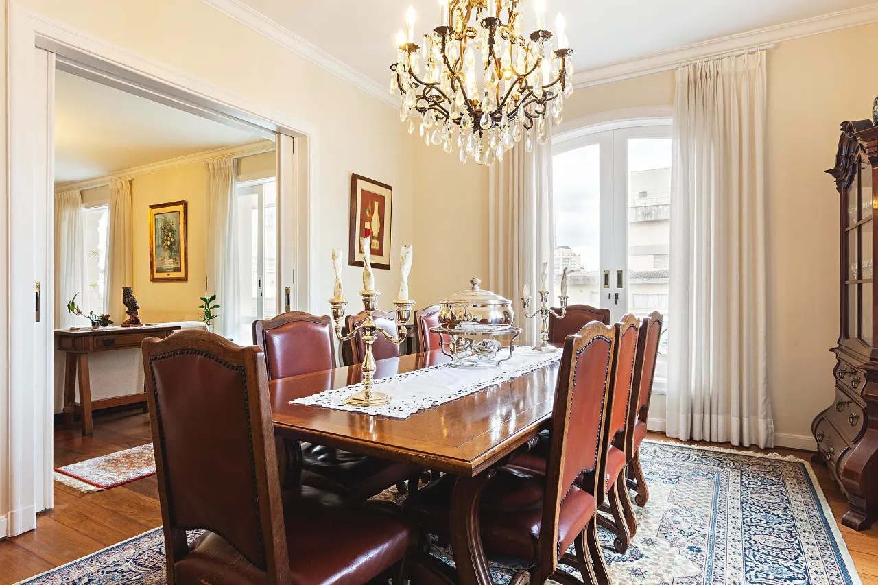 Clássico apartamento Lindenberg com port-cochère e jardins franceses – 20928