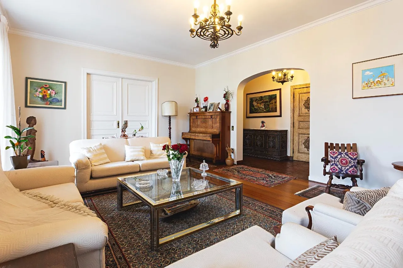 Clássico apartamento Lindenberg com port-cochère e jardins franceses – 20928