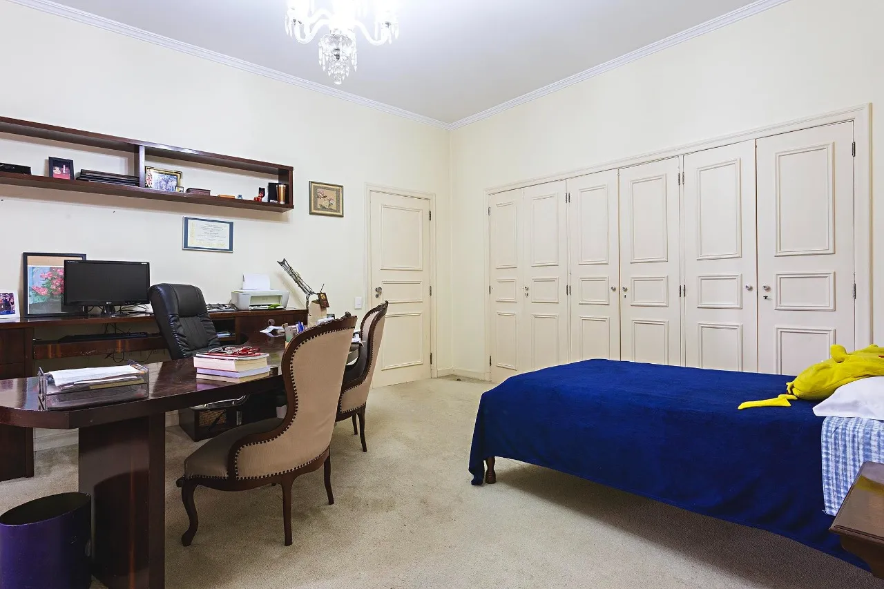 Clássico apartamento Lindenberg com port-cochère e jardins franceses – 20928