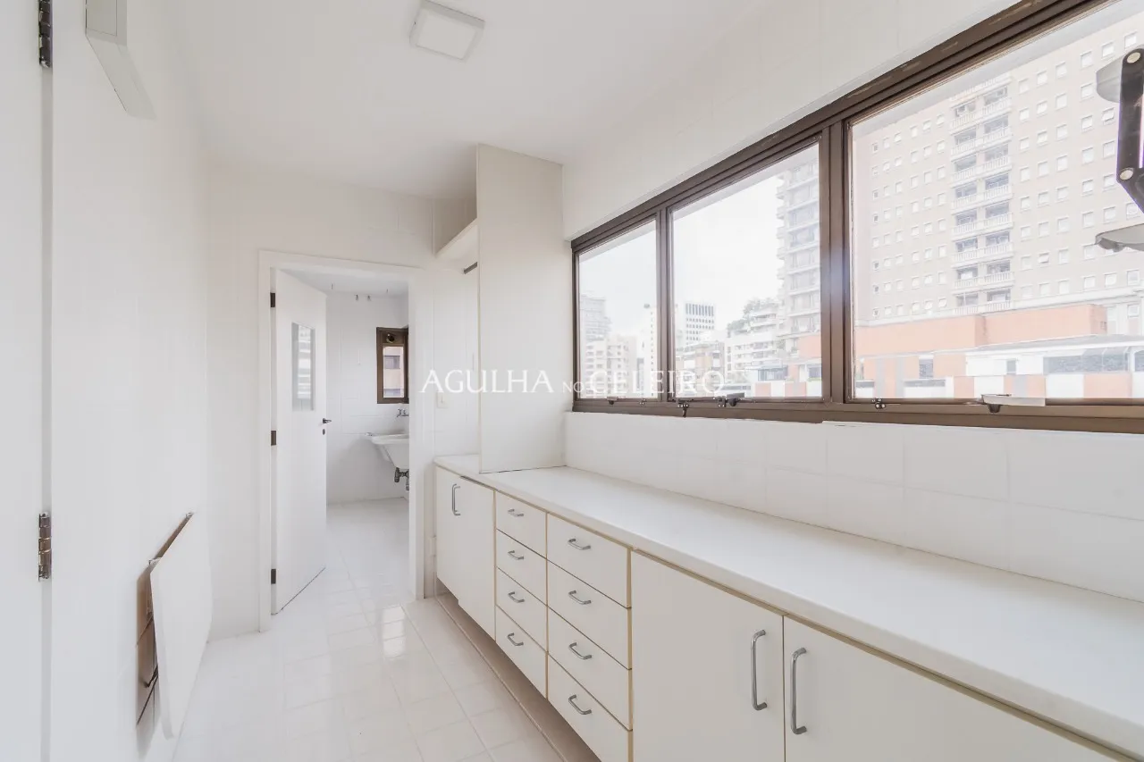 Apartamento super iluminado no Jardim Europa. – 8916 - 8916_COMLOGO-18