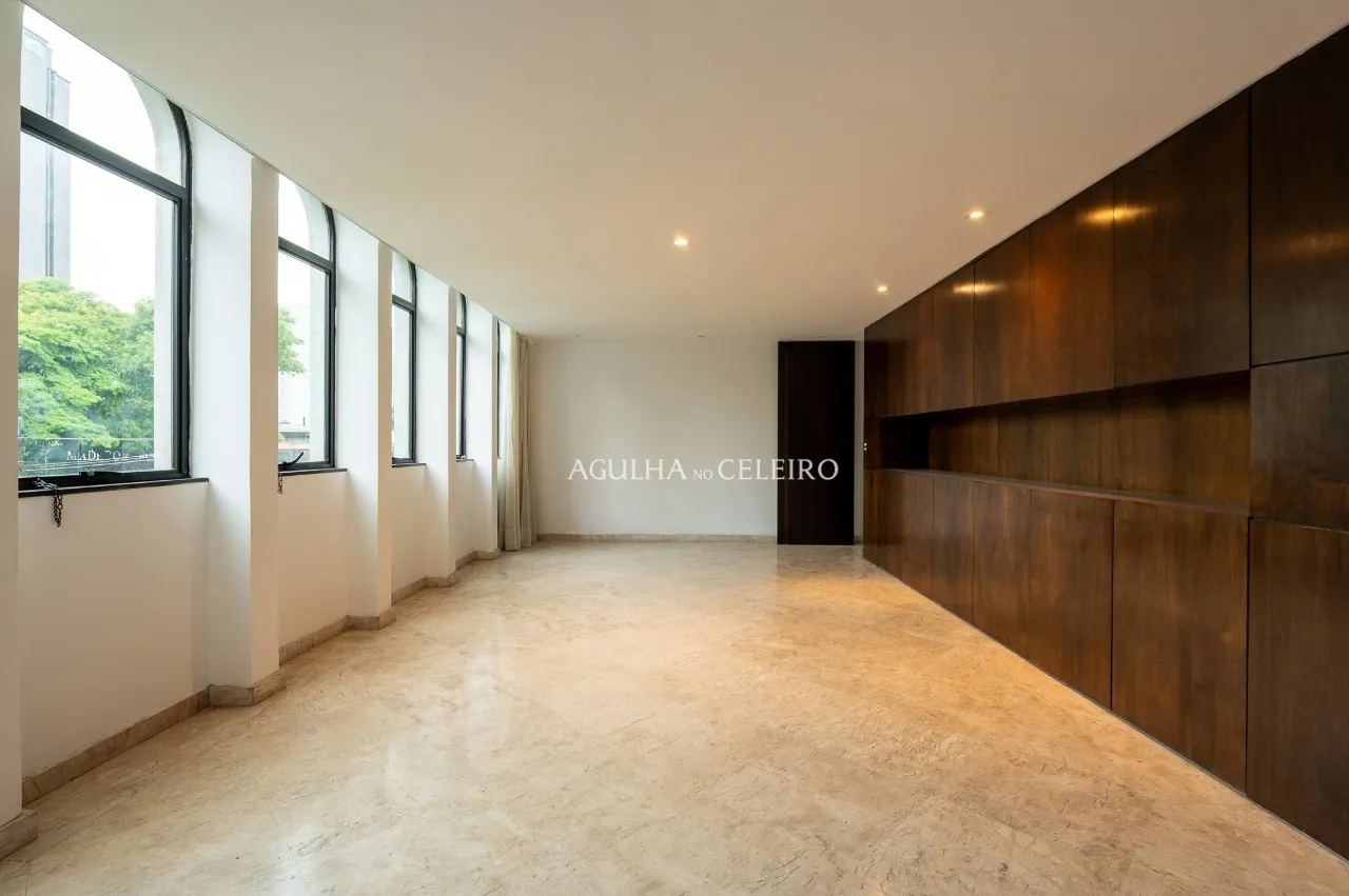 Apartamento espaçoso à venda em Moema – AP3183