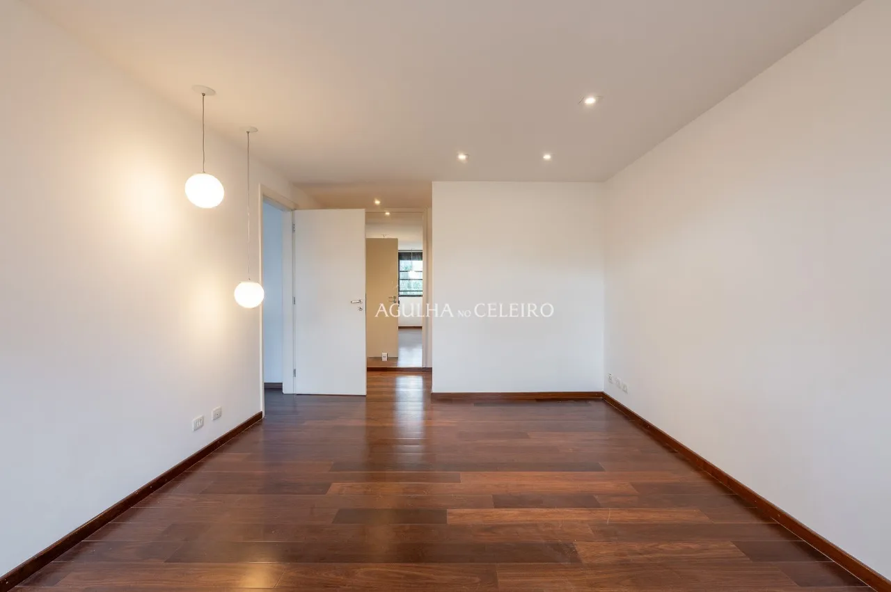 Apartamento espaçoso à venda em Moema – AP3183