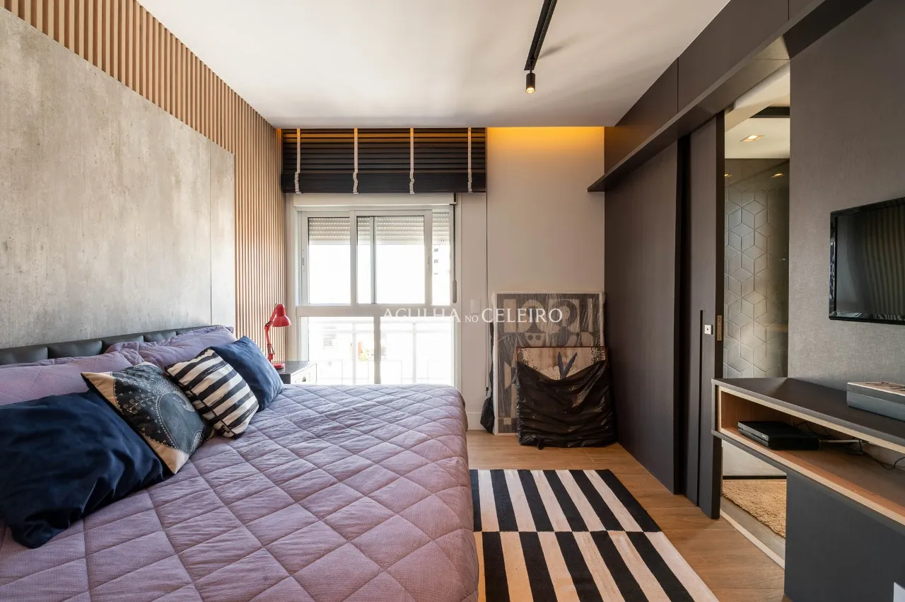 Apartamento reformado com 4 suítes à venda em Moema. – AP8142