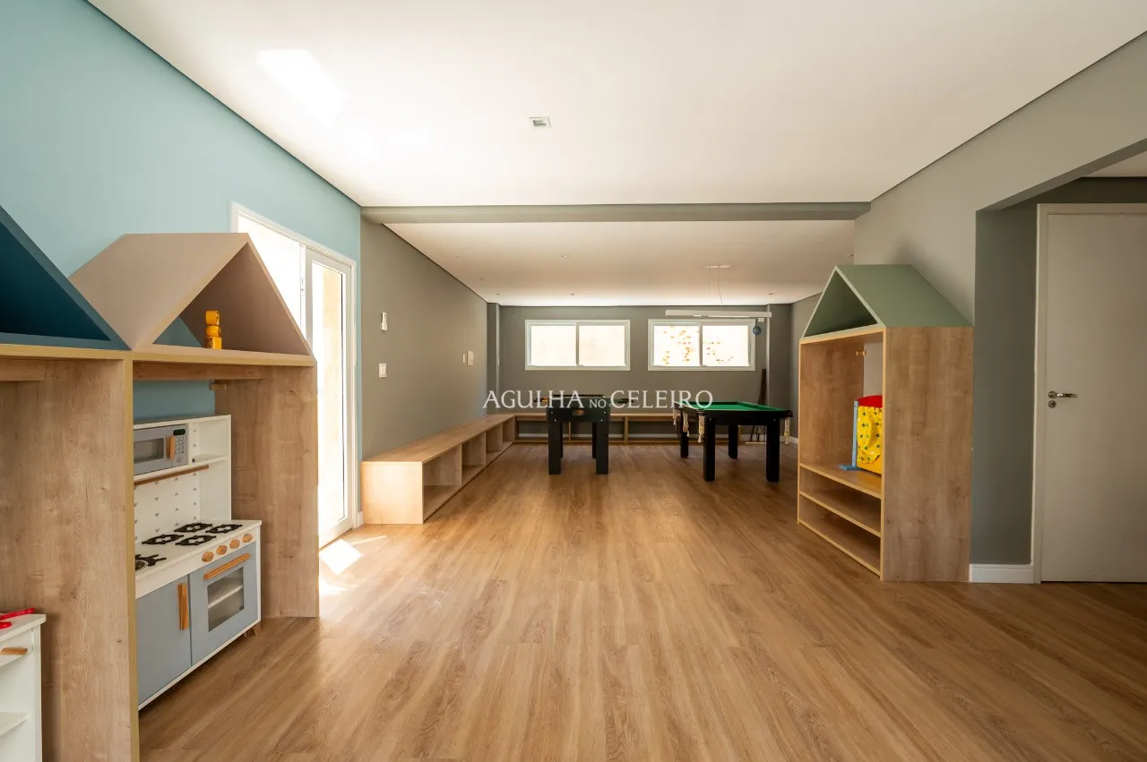 Apartamento reformado com 4 suítes à venda em Moema. – AP8142