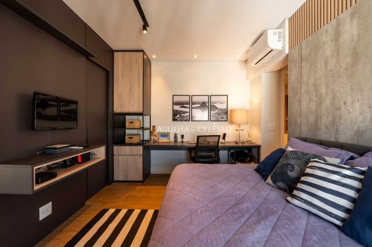 Apartamento reformado com 4 suítes à venda em Moema. – AP8142