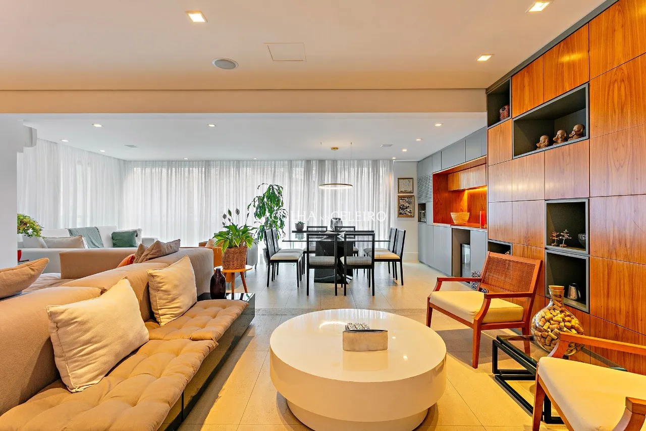 Apartamento com reforma impecável à venda no Itaim Bibi. – AP8346