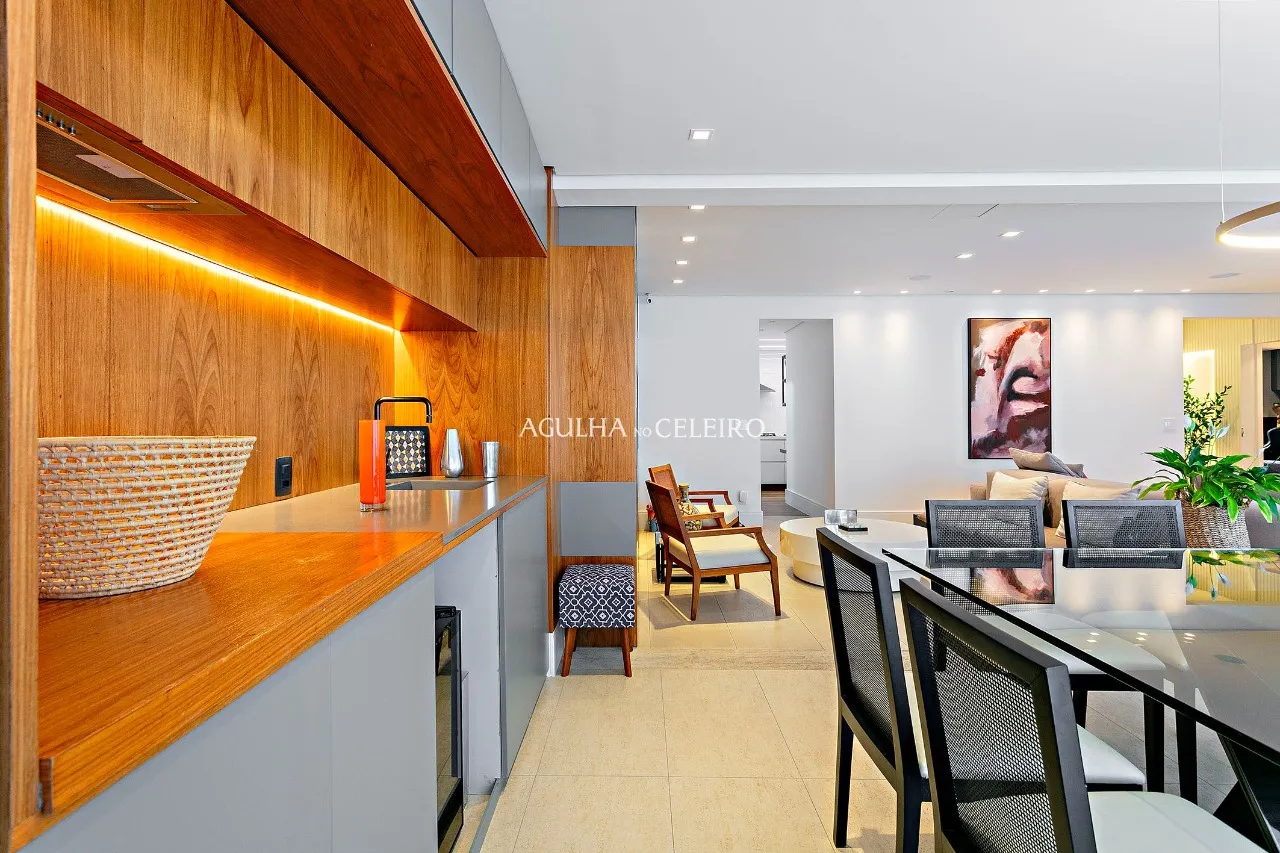 Apartamento com reforma impecável à venda no Itaim Bibi. – AP8346