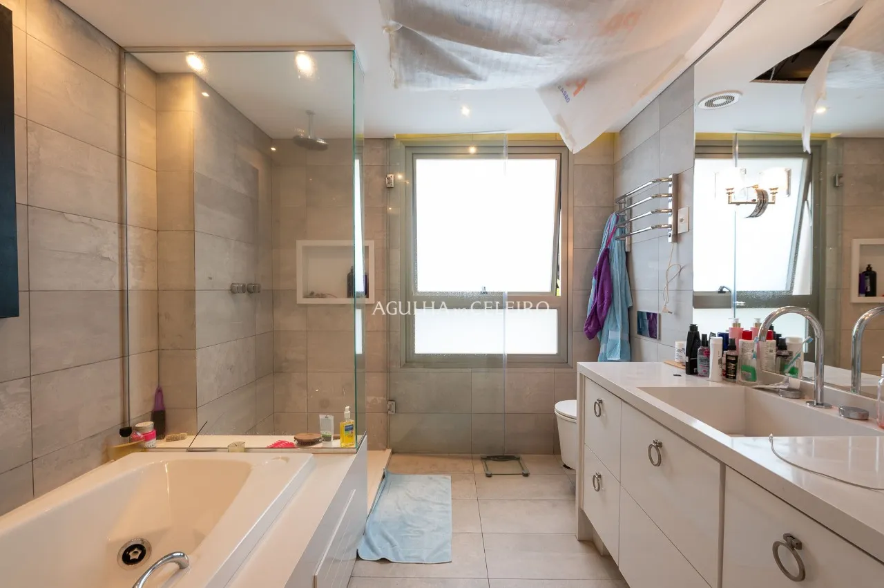 Casa em Condomínio no Alto de Pinheiros em frente ao Parque Villa-Lobos. – 14078