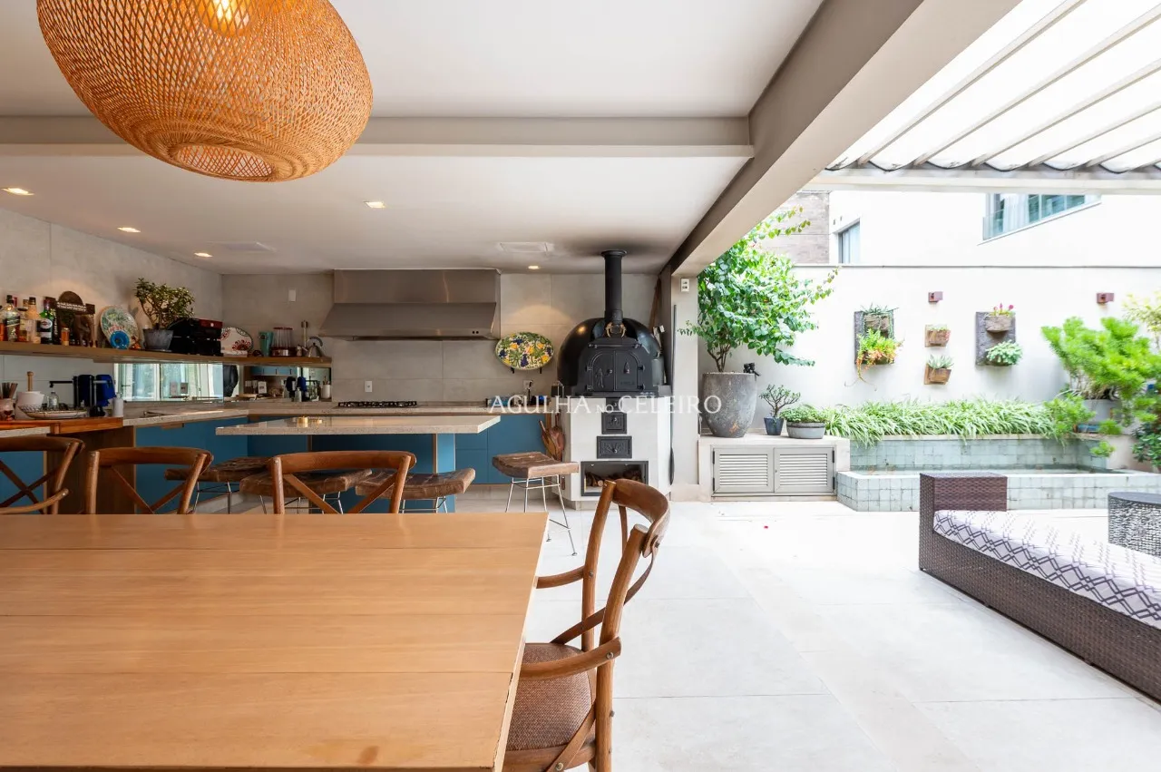 Casa em Condomínio no Alto de Pinheiros em frente ao Parque Villa-Lobos. – 14078