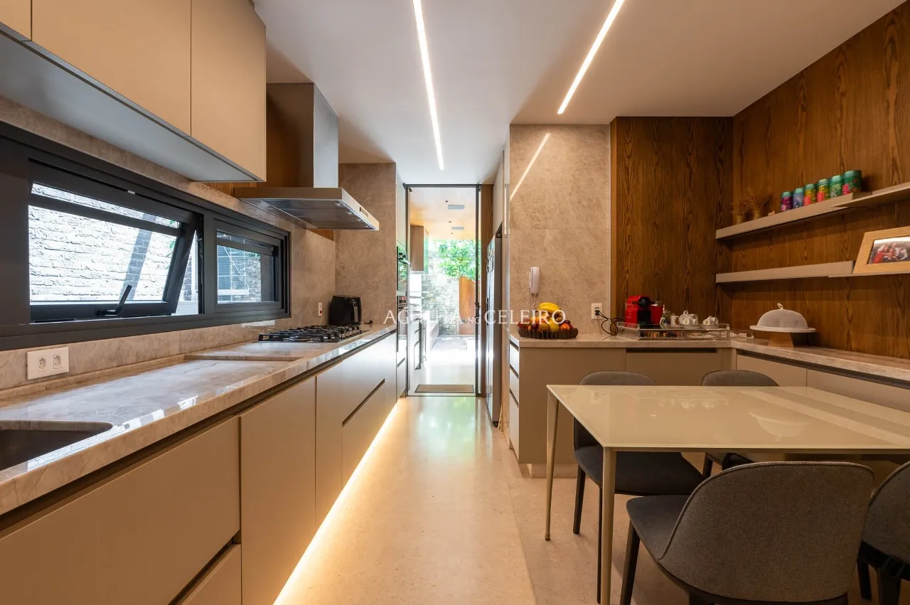 Casa maravilhosa em condomínio exclusivo à venda no Jardim Paulistano – 18680