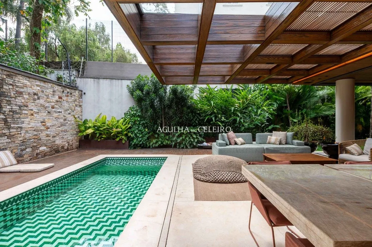 Casa maravilhosa em condomínio exclusivo à venda no Jardim Europa – 18680