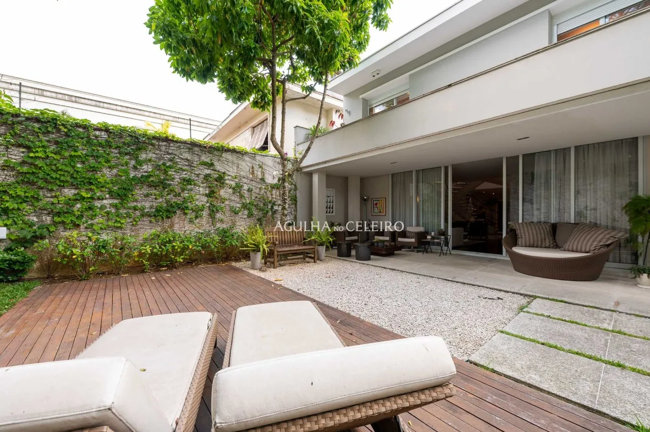 Casa com 4 suítes e jardim à venda na Vila Nova Conceição – 21044