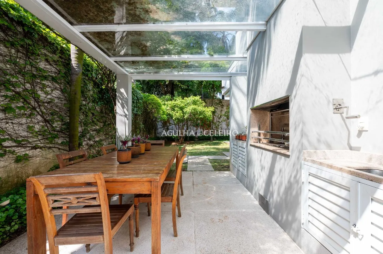 Casa com 4 suítes e jardim à venda na Vila Nova Conceição – 21044