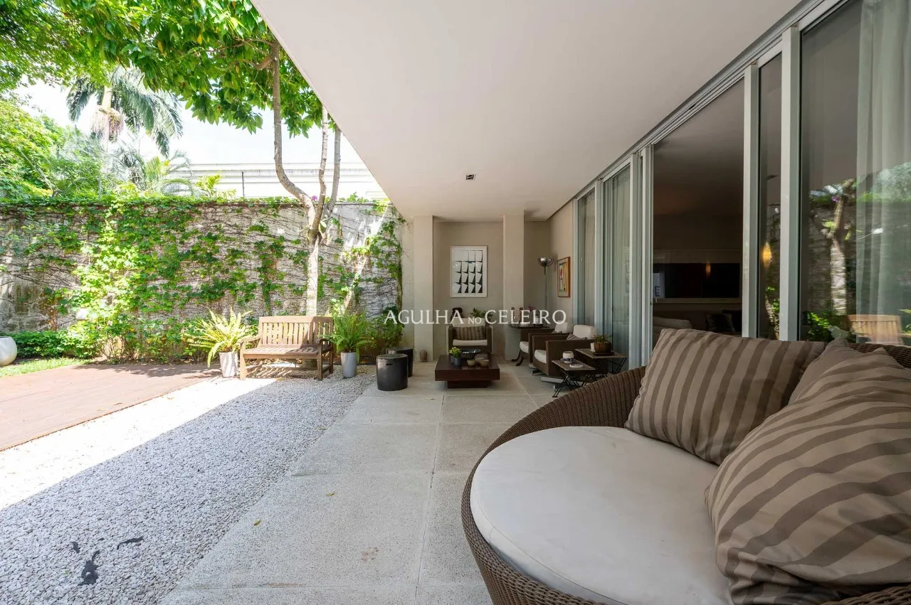 Casa com 4 suítes e jardim à venda na Vila Nova Conceição – 21044