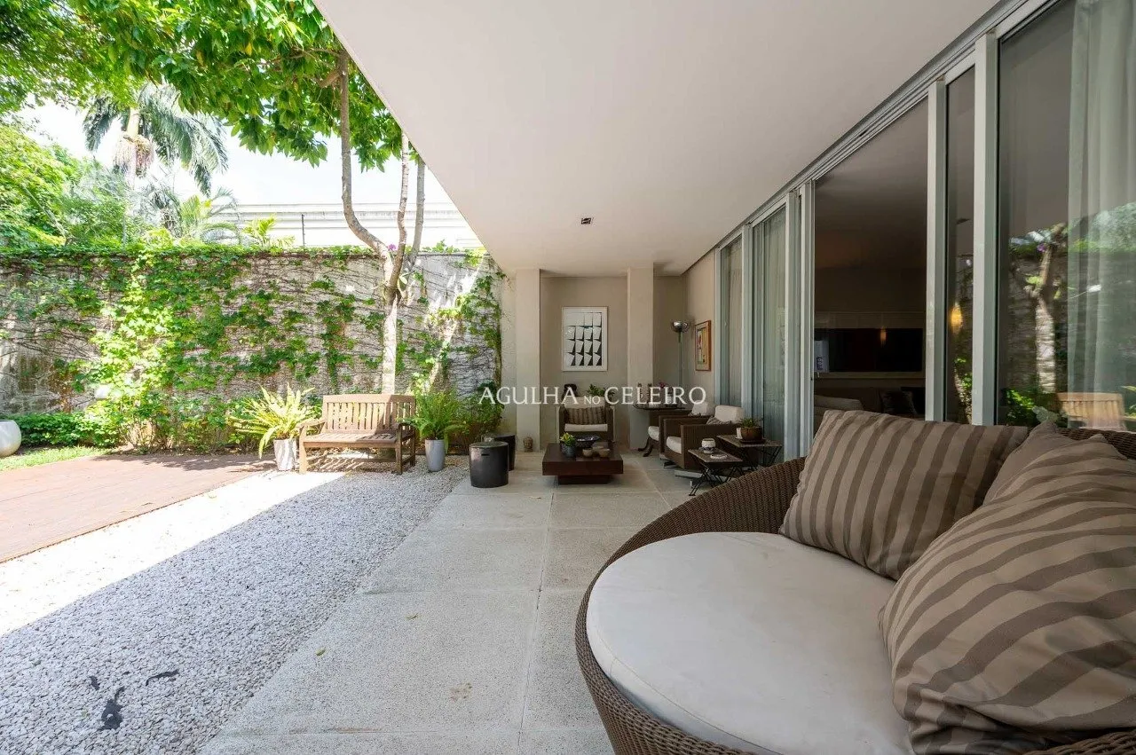 Casa com 4 suítes e jardim à venda na Vila Nova Conceição – 21044