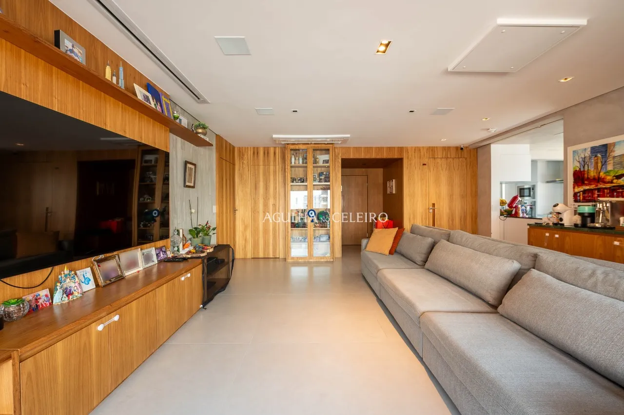 Apartamento reformado à venda em Moema. – 21069