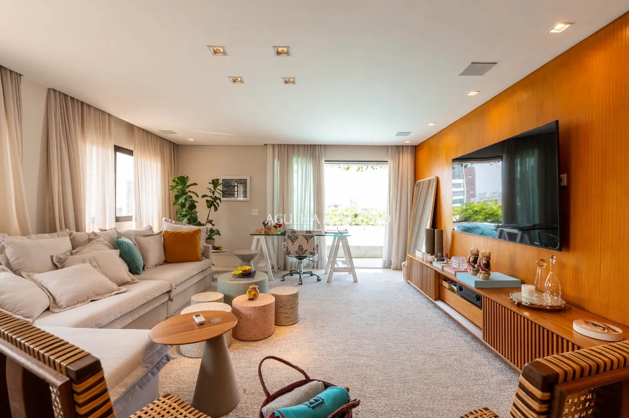 Cobertura maravilhosa mobiliada à venda em Moema Pássaros. – 21088